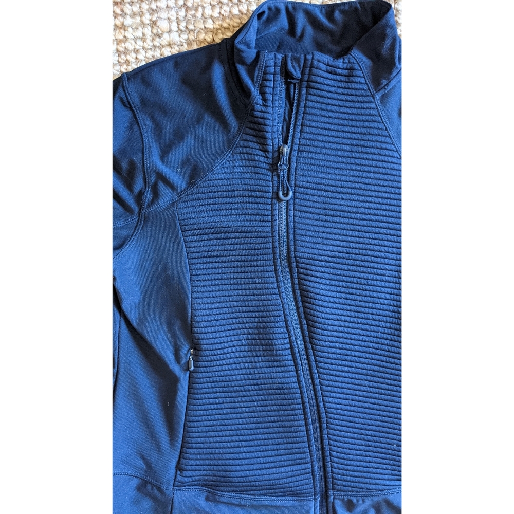 Workout zip up with finger cuffs